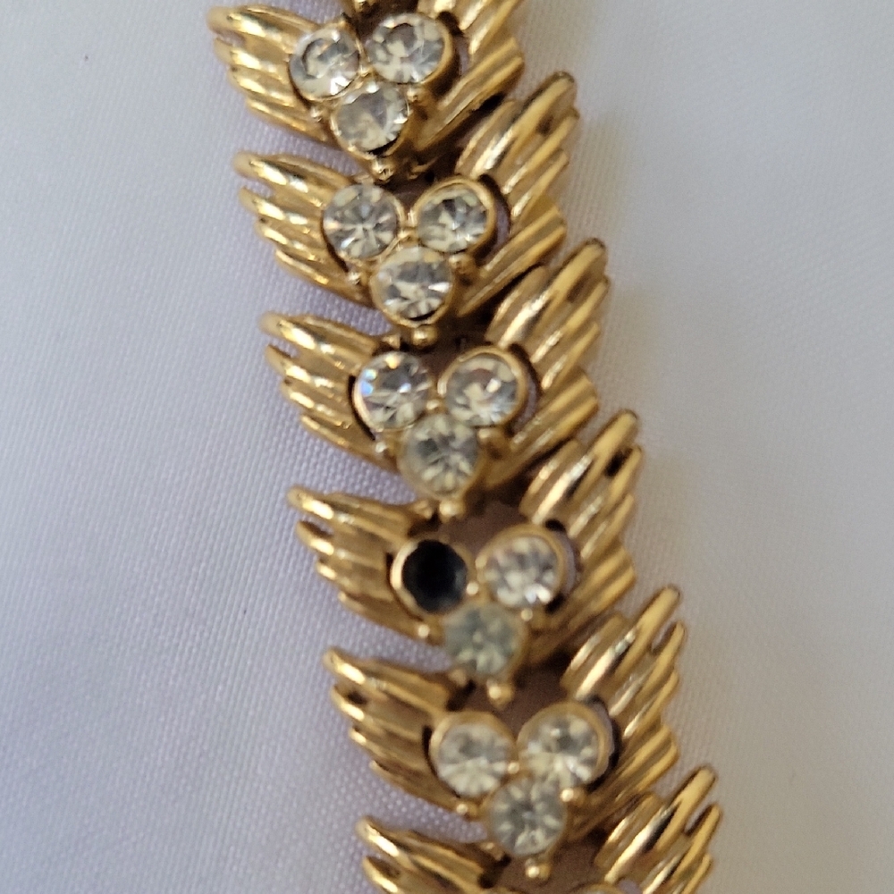 Vintage Trifari Gold Leaf Choker Necklace - Picture 3 of 8